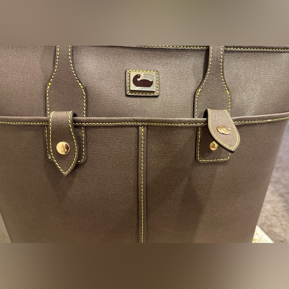 New Dooney & Bourke Camden Saffiano Double Pocket Tote includes Dust Bag - Picture 4 of 11